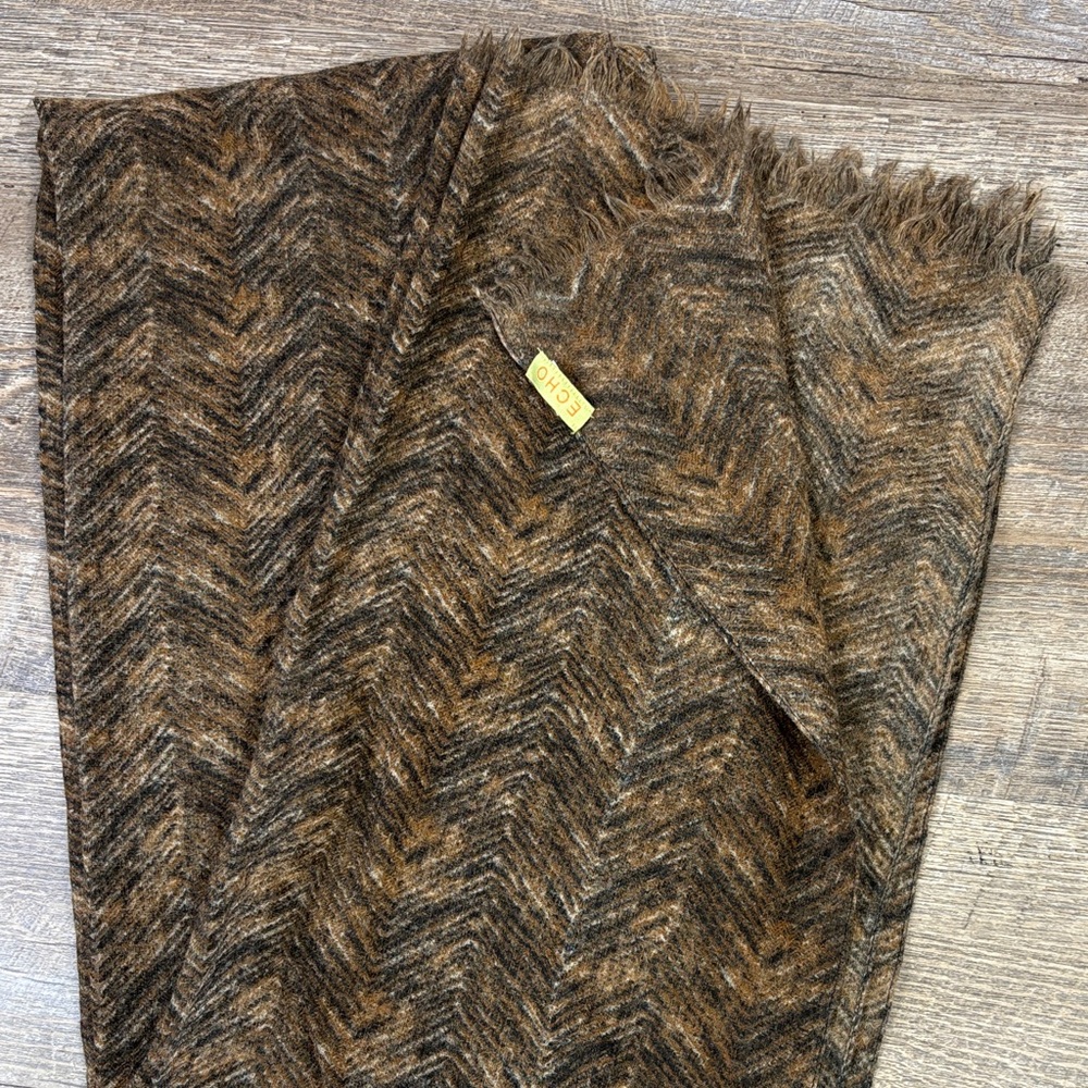 Echo 100% Wool Herringbone Fringe Scarf – Brown/Black Chevron